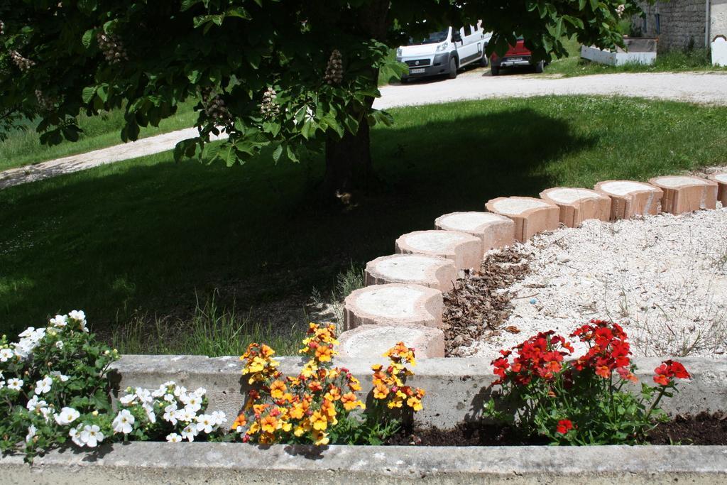 La Perle Du Lot Bed & Breakfast Castelnau-Montratier ภายนอก รูปภาพ