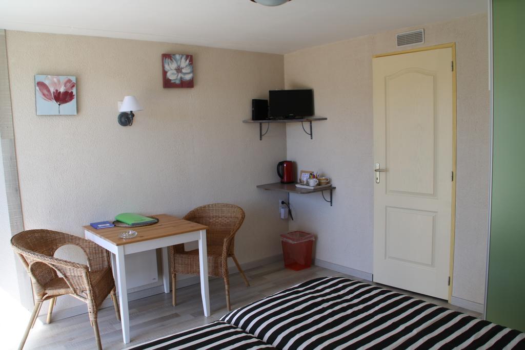 La Perle Du Lot Bed & Breakfast Castelnau-Montratier ภายนอก รูปภาพ